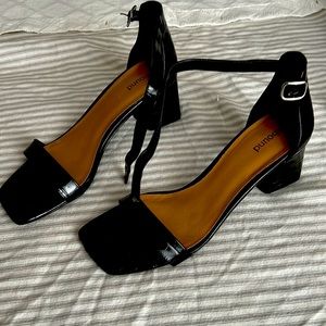 Black dress sandals size 7.5
